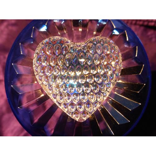 Pendentif Coeur En Cristal Strass Transparent Avec Reflets Bleus Et Violets - 4.4 Cm. Dos Avec Reliefs Lot 2496