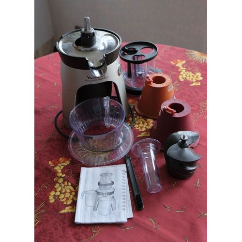 Vend un extracteur de jus Moulinex 22 W.