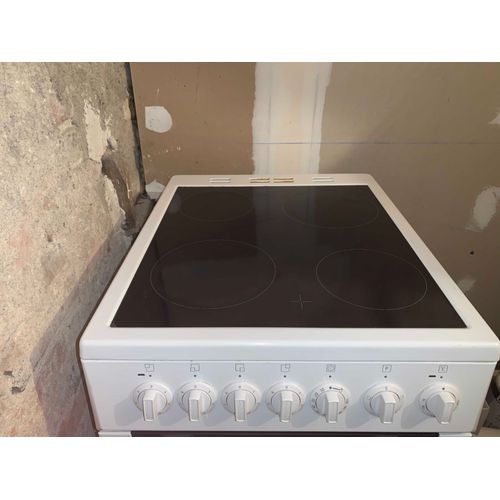 Cuisinière avec plaque vitrocéramique Beko