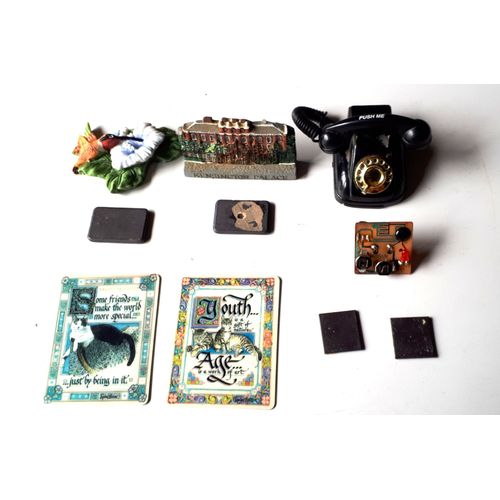 Lot D'aimants/Magnets À Restaurer Et Recoller - Palais De Kensington + Oiseau Orange Picorant Une Fleur + 2 Images De Chats + Mini Téléphone Noir