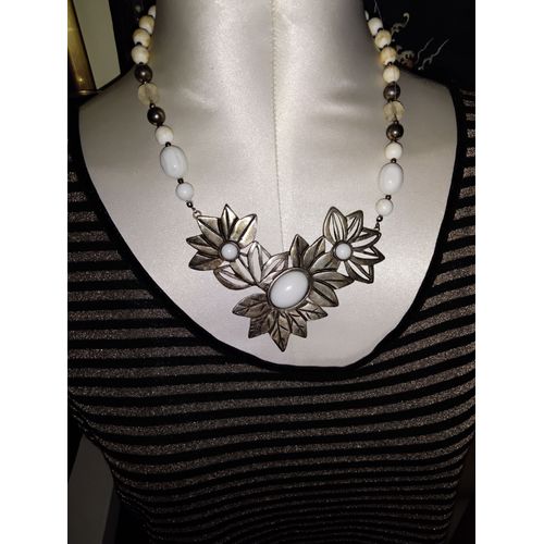 Collier Vintage Fleur Lucite Blanche Carol Dauplaise Vintage