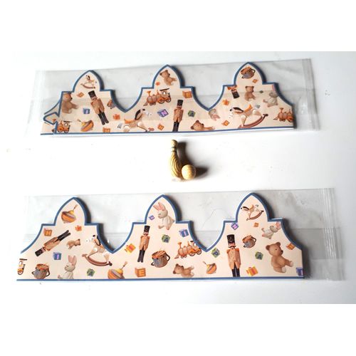 Deux Couronnes De Galette Des Rois Collection Jouets Vintage Auchan -1 Pour Le Roi Et 1 Pour La Reine + Fève Bilboquet