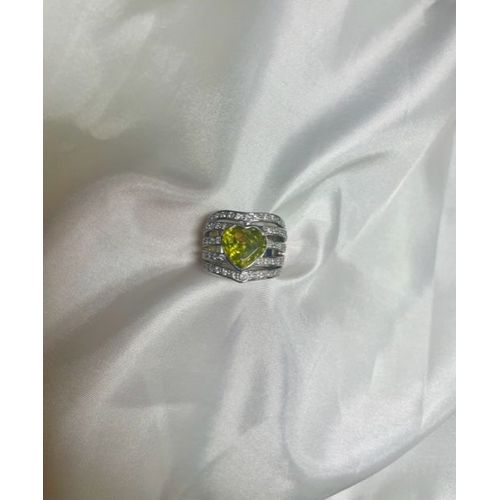 Bague En Argent 925 Avec Une Pierre En Péridot De Chez Lewistone