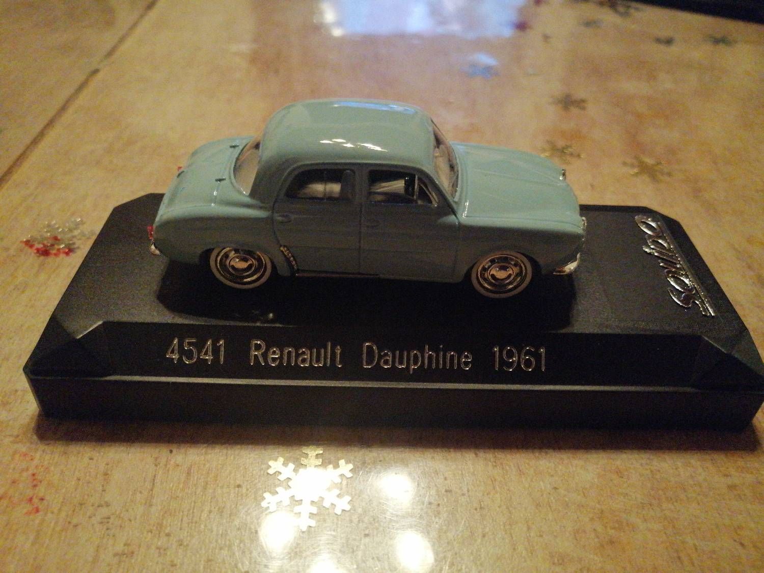 coche de metal solido renault dauphine 1/43 mad - Acheter Voitures