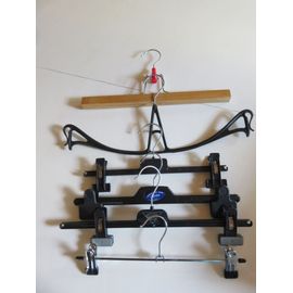 Lot de 6 cintres pour jupes