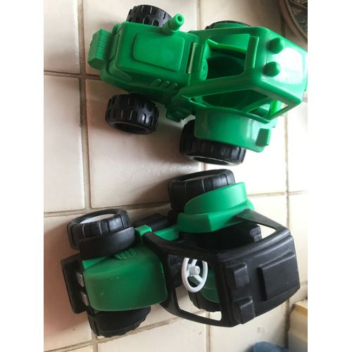 Lot De 2 Tracteurs Verts En Plastique, À Faire Rouler Dont Un Ecoiffier