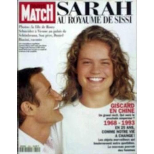 Paris Match N° 2304 Du 22/07/1993 - Sarah Au Royaume De Sissi. Giscard En Chine. Un Grand Recit. Qui Sera Le Prochain Empereur? 1968 - 1993 - En 25 Ans Comme Notre Vie A Change. Chine : Qui Sera Le...