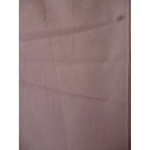 Coupon Voile Rose Avec Des Traces Verticales Rouges.0,70 X 0,90