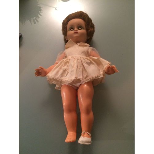 Poupée Ancienne De La Marque "Bella"