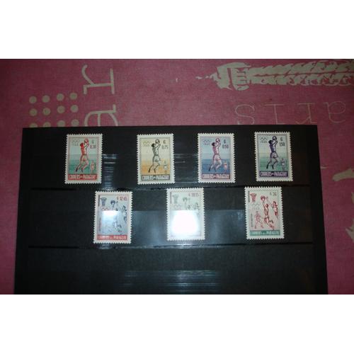 Lot De 7 Timbres Paraguay Football Et Basket 1960