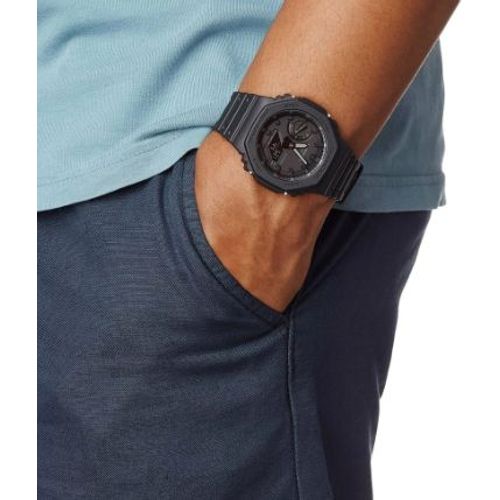 Montre Gshock Noir Avec Aiguille Blanche En Parfait Etat , Mise A Part Quil Ya Une Petite Tache Orange A Larriere De La Montre, Et Des Miniscules Rayure Tres Peu Visiualisable