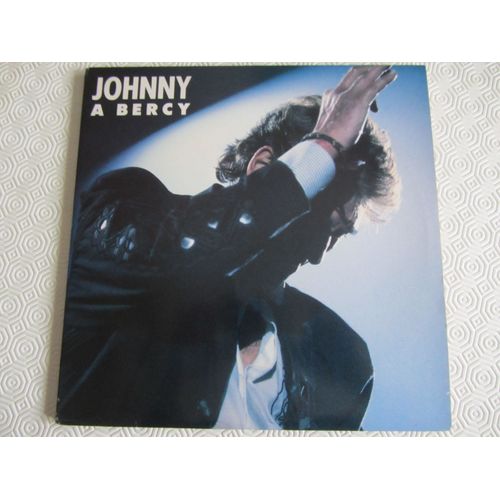 Johnny À Bercy : Rock' N Roll Attitude - Mon P'tit Loup - Laura - Que Je T'aime - Je Te Promets - Ma Gueule - L'envie - Gabrielle - Aimer Vivre - Quelque Chose De Tennessee - Etc...