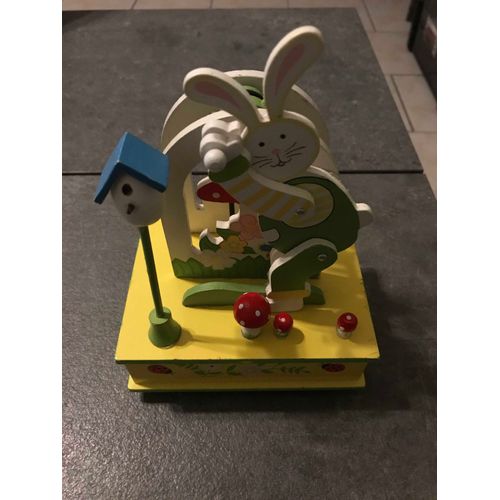 Boite A Musique Lapin Tournant Une Roue