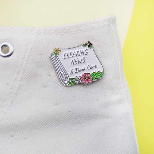 Journal Blanc Fleurs Émail Broche Badge Créatif Broche Bijoux