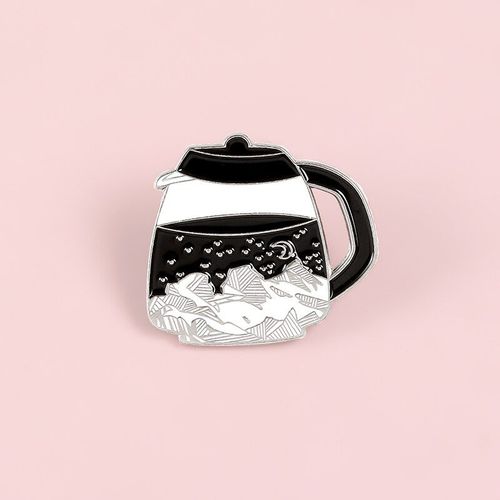 Bouilloire Noir Et Blanc Montagnes Étoiles Lune Étoilé Broche Cadeaux Romantiques Pour Hommes Femmes Badge Broche Littérature Sac À Dos Bijoux