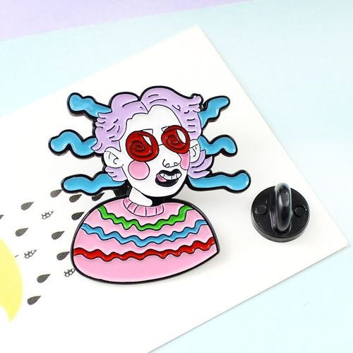 Coloré Medusa Dessin Animé Femelle Buck Dents Lunettes Rouges Image Violet Bleu Cheveux Bouclés Motif Vague Chandail Broches Broches Pour Les Femmes