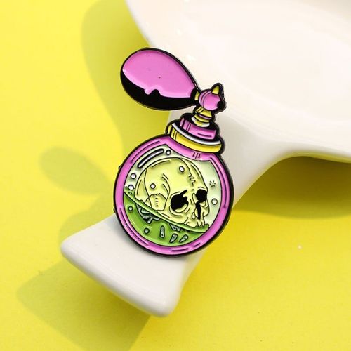Rétro Rose Crâne Parfum Émail Broche Parfum Toxique Créatif Épinglette Chapeau Vestes Sac Mode Badge Bijoux Cadeaux Pour Les Femmes