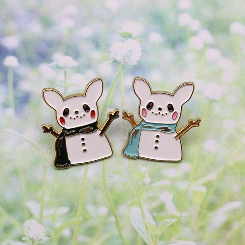 Longues Oreilles Blanches Bonhomme De Neige Broche Bonhomme De Neige En Écharpe Épinglette Émail Badge Cadeau De Noël Pour Les Amis Et La Famille