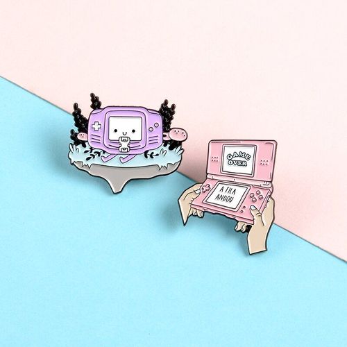 Rose Violet Belle Bande Dessinée Jeu De Personnalisation Sur Alliage Machine De Jeu De Poche Broche Émail Broches Pour Amis Enfants Badges
