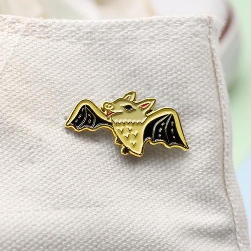 Broche De Sac En Métal Émail, Cochon Volant Ailes De Chauve-Souris Dorées, Badge Personnalisé Nuit Animal Revers Épingle Vestes Punk Broches Cadeau À Ami