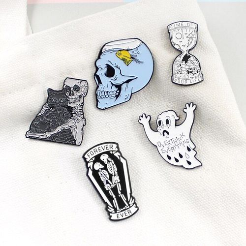 Broche En Émail Noir Et Blanc, Tête De Crâne Bleue, Bol De Poisson, Squelette De Votre Vie, Sablier, Chat, Câlin, Broches Gothiques, Bijoux