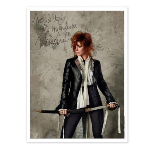 Superbe Autographe Sur Photo Mylene Farmer Avec Dedicace Imprimée 24 X 32 Cm Photo De Collection