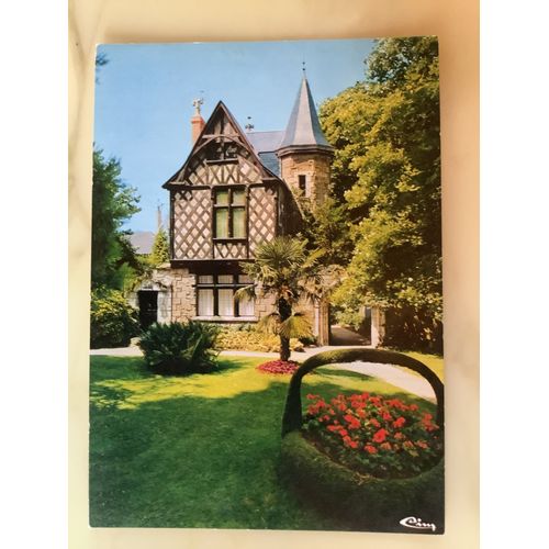 Chatellerault La Maison Du Garde Parc Blossac