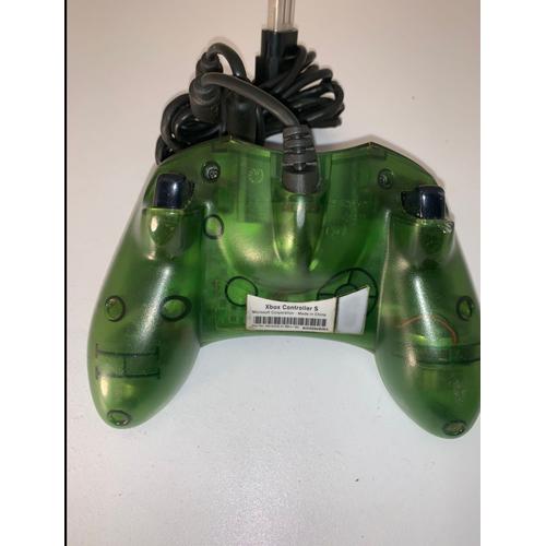 Une manette Xbox en plastique recyclé verte et salée chez Microsoft
