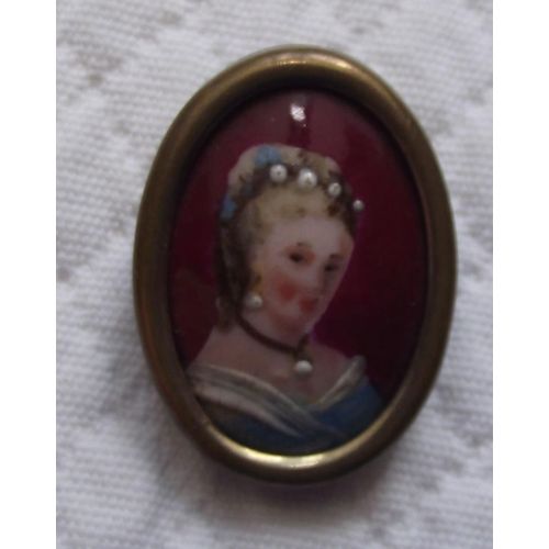 Broche Vintage En Porcelaine De Limoges Portrait De Femme Hauteur 2,9cm Largeur 2 Cm