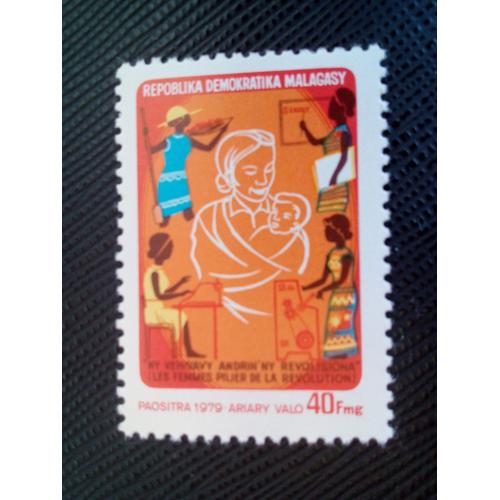 Timbre Madagascar Yt 625 Femmes. Pilier De La Révolution. 1979 ( 0040305 )