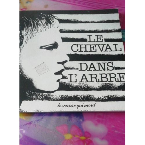 Cheval Dans L'arbre