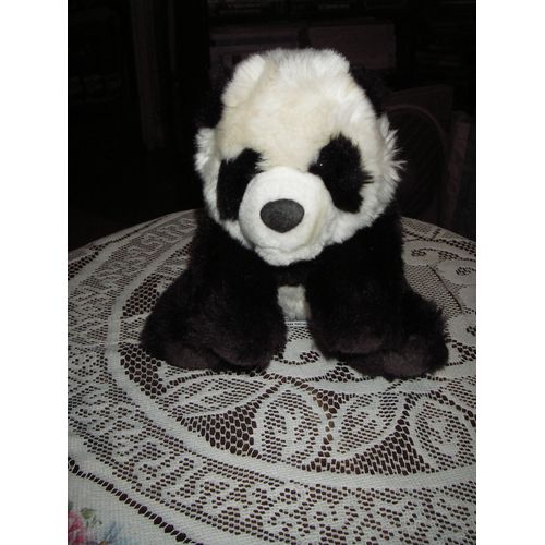 Peluche Bébé Panda Vetvet Assis, Marque Wwf, Coloris Noir Et Blanc Cassé, Yeux Billes, Bouche Brodée, Très Douce, Dimensions: Hauteur 18 Cm, Largeur 18 Cm, Profondeur 12,5 Cm.