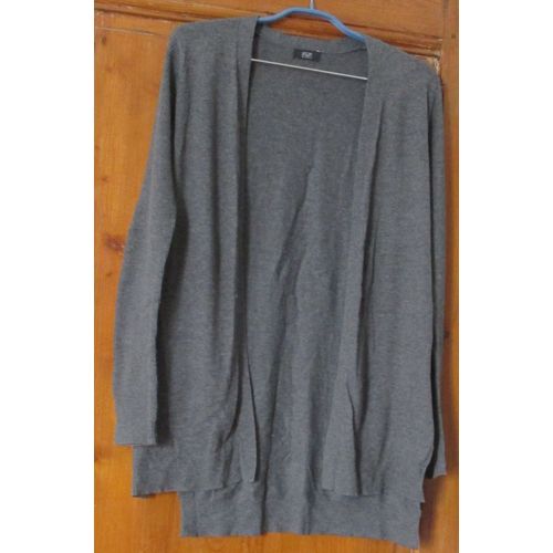 Gilet À Pans Ouverts Gris Avec Longueur Dorsale Décalée-Manches Longues Cotelées-Sans Boutonnage-Lainage Fin 30%Polyamide/30%Polyester/20%Coton/20%Viscose-Marque F & F-Taille 36