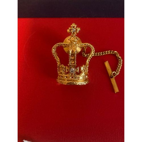 Pin’S Couronne Elisabeth Ii. Musée De La Tour De Londres 1992.