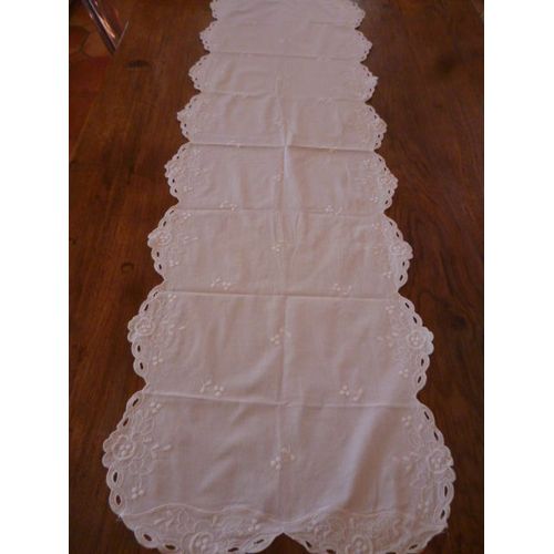 Chemin De Table En Coton Blanc,Le Tour Brodé De Fleurs.Long:1,20 M X 0,37 Cm Large.