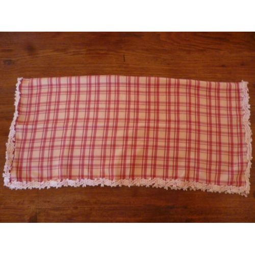 Petie Nappe Rectangulaire En Coton À Carreaux Rouges Et Blancs.Une Dentelle Tout Autour.53 Cm X 57 Cm
