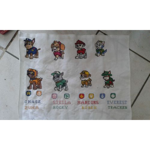 La Pat'patrouille Au Point De Croix - Les 8 Chiots Avec Leurs Noms Et Insignes 52,3 Cm X 42,5 Cm