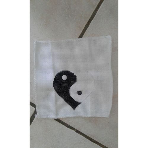 Coeur Ying-Yang Au Point De Croix 15,8 Cm X 15,8 Cm