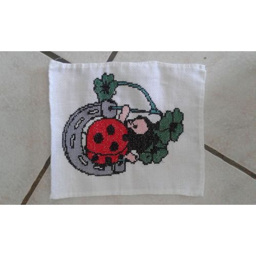 Coccinelle Sur Fer À Cheval Avec Trèfles À 4 Feuilles Au Point De Croix 22,4 Cm X 18,4 Cm