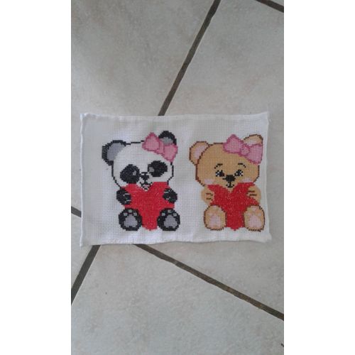 Panda Et Ourson Fille Avec Leurs Coeurs Au Point De Croix 22,2 Cm X 13,9 Cm