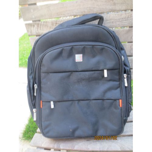 Sac à dos ordinateur noir de marque Urban factory jamais servi