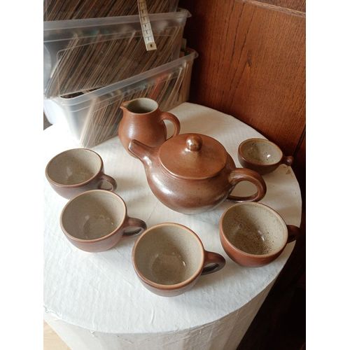 Service À Thé En Grès 4 Tasses 1 Théière 1 Pot À Lait 1 Coupelle Pour Le Beurre Ou La Confiture En Très Bon État