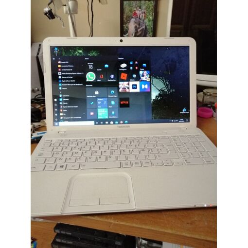 Toshiba Satellite C855-1W0 15.6" - Intel B960 - 2.2 GHz