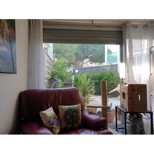 Salon Cuir Rouge Vin Et Fauteuil. De Marque, Mais Je L'ignore. Très Lourd.