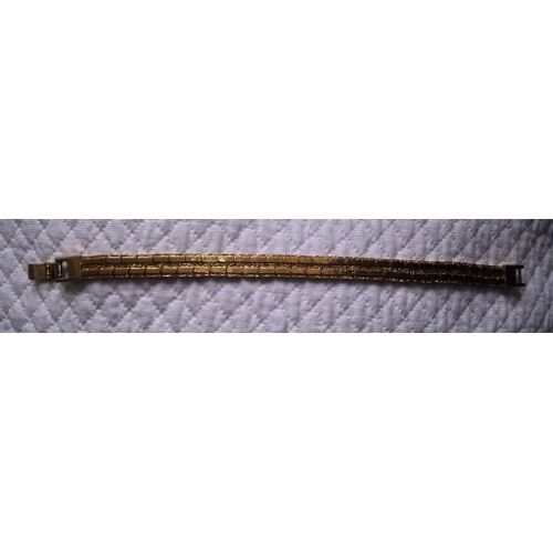 Bracelet Fantaisie Métal Doré . Longueur 18 Cm Largeur 8 Mm