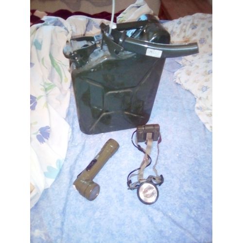 Lot Militaire Jerrican Lampe De Poche Et Lampe Frontale