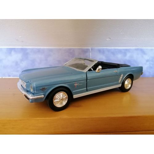 Ford Mustang 1964 Convertible 1/24-Motormax
