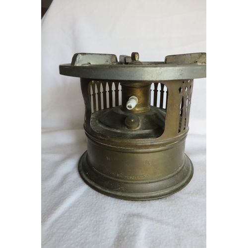 Ancien Réchaud À Alcool " Le Victorieux"