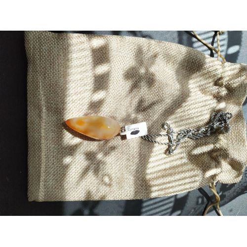 Collier Chaîne Acier Avec Pendentif Pierre Naturelle Cornaline Forme Goutte Avec Pochette Idée Cadeau