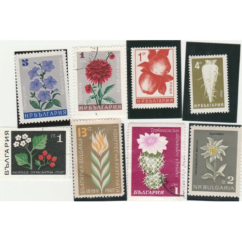 8 Timbres De Bulgarie - Fleurs Et Légumes